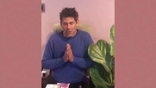 Поём ОМ вместе! Присоединяйтесь! Джон Габелдон, Лос Анджелес, США.